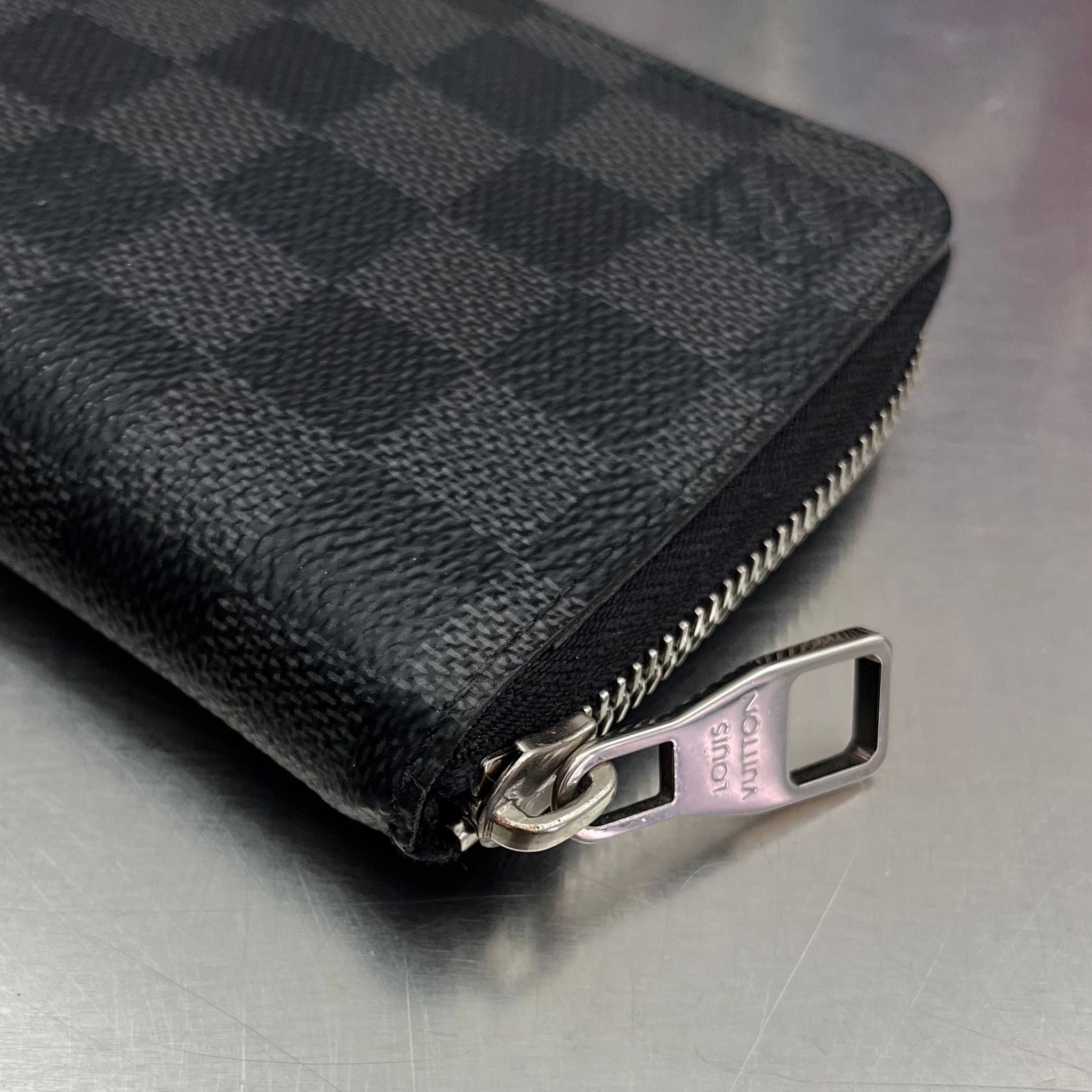 Louis Vuitton Zippy Vertical Damier