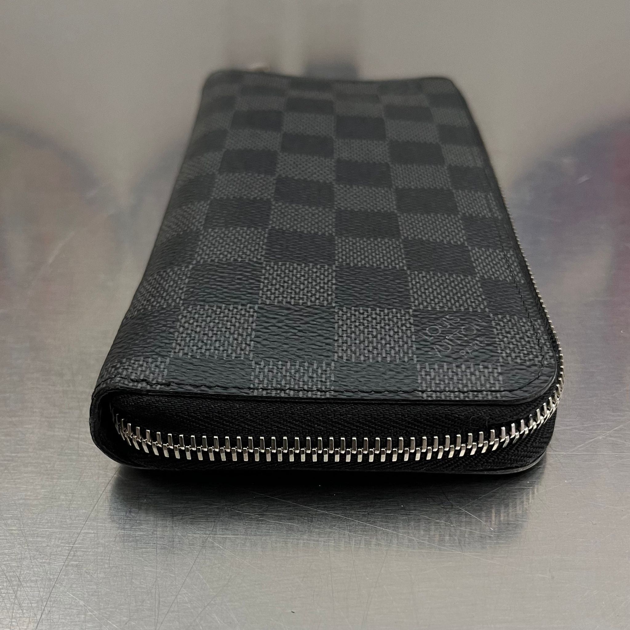 Louis Vuitton Zippy Vertical Damier