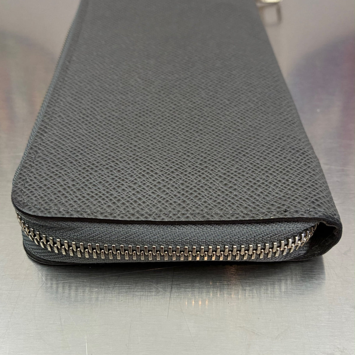 Louis Vuitton Zippy Vertical Taiga