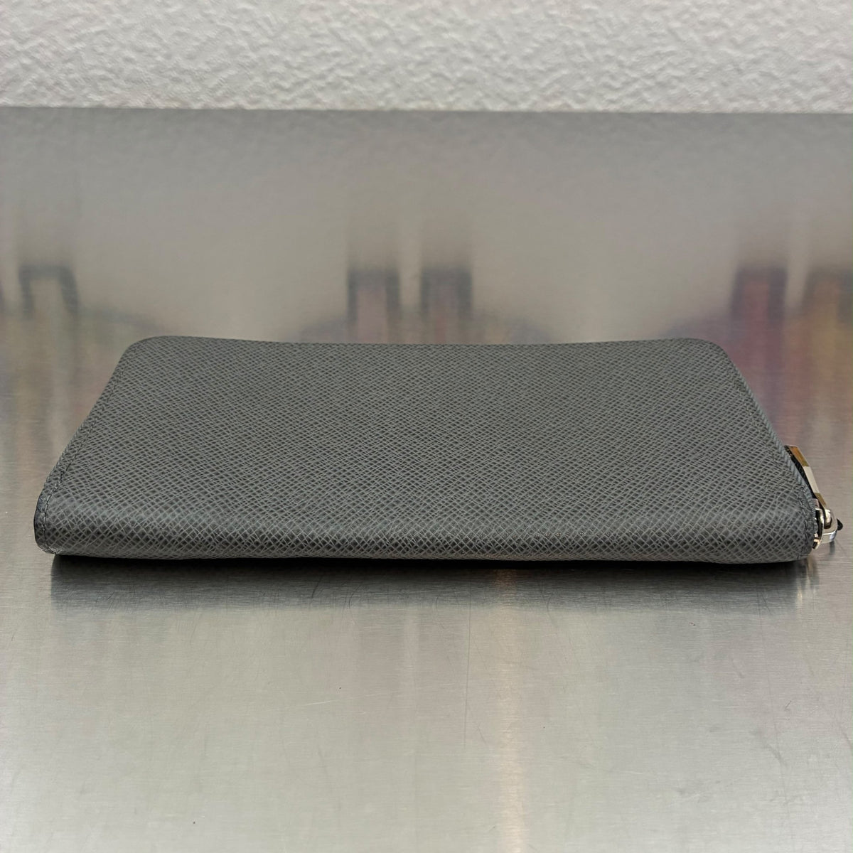 Louis Vuitton Zippy Vertical Taiga