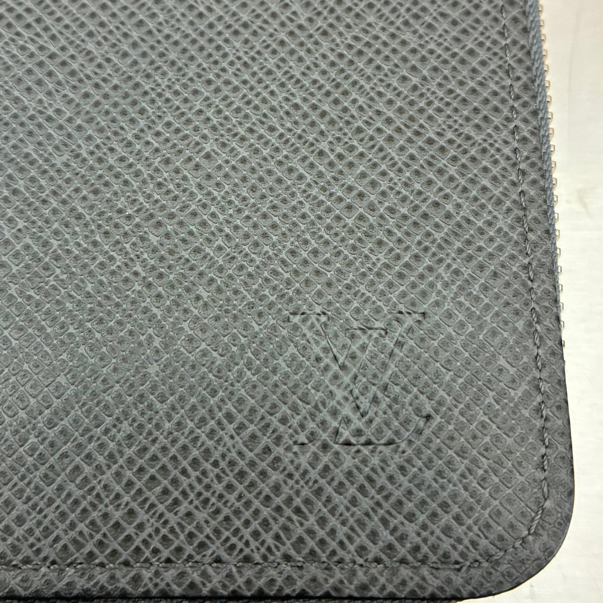 Louis Vuitton Zippy Vertical Taiga