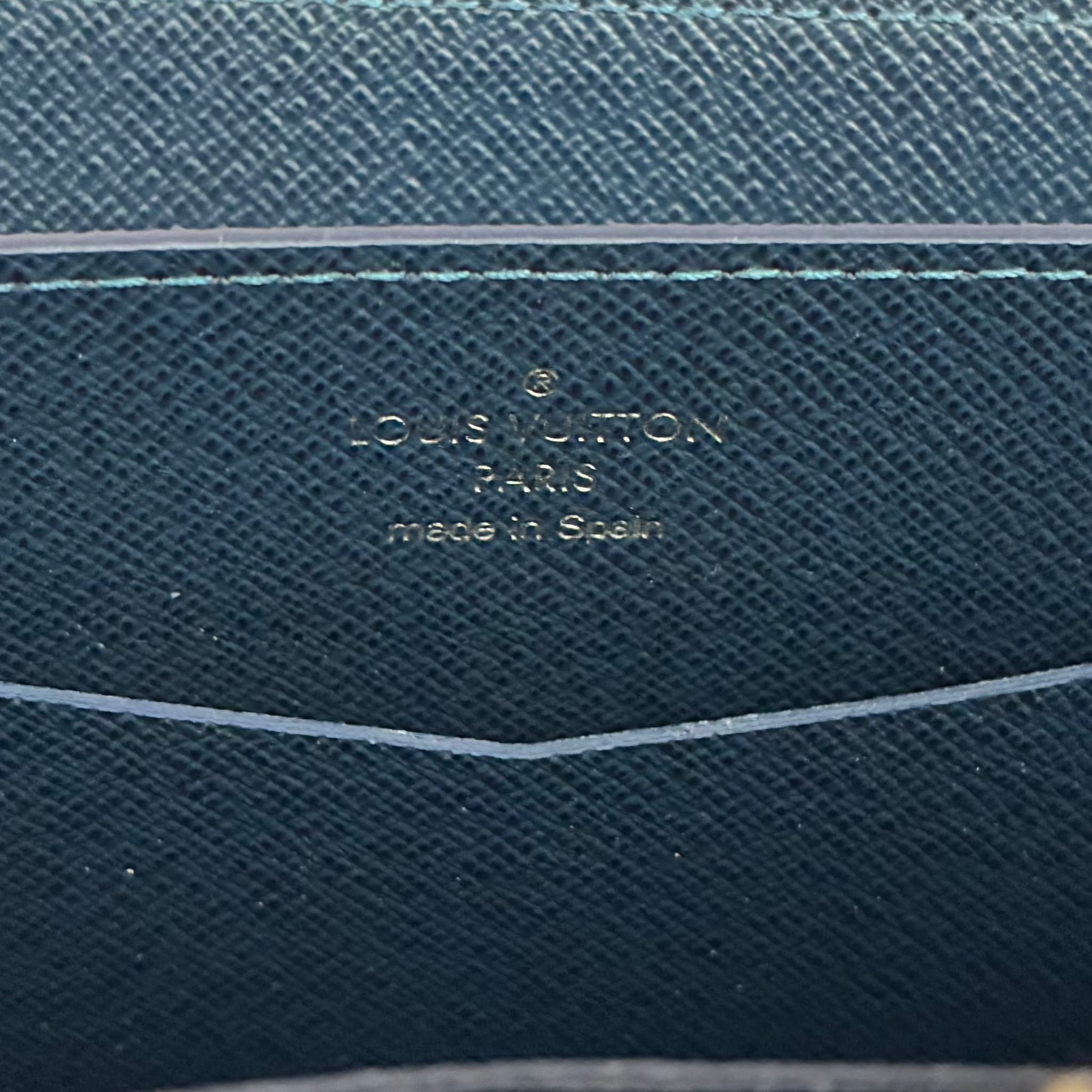 Louis Vuitton Zippy XL Taiga