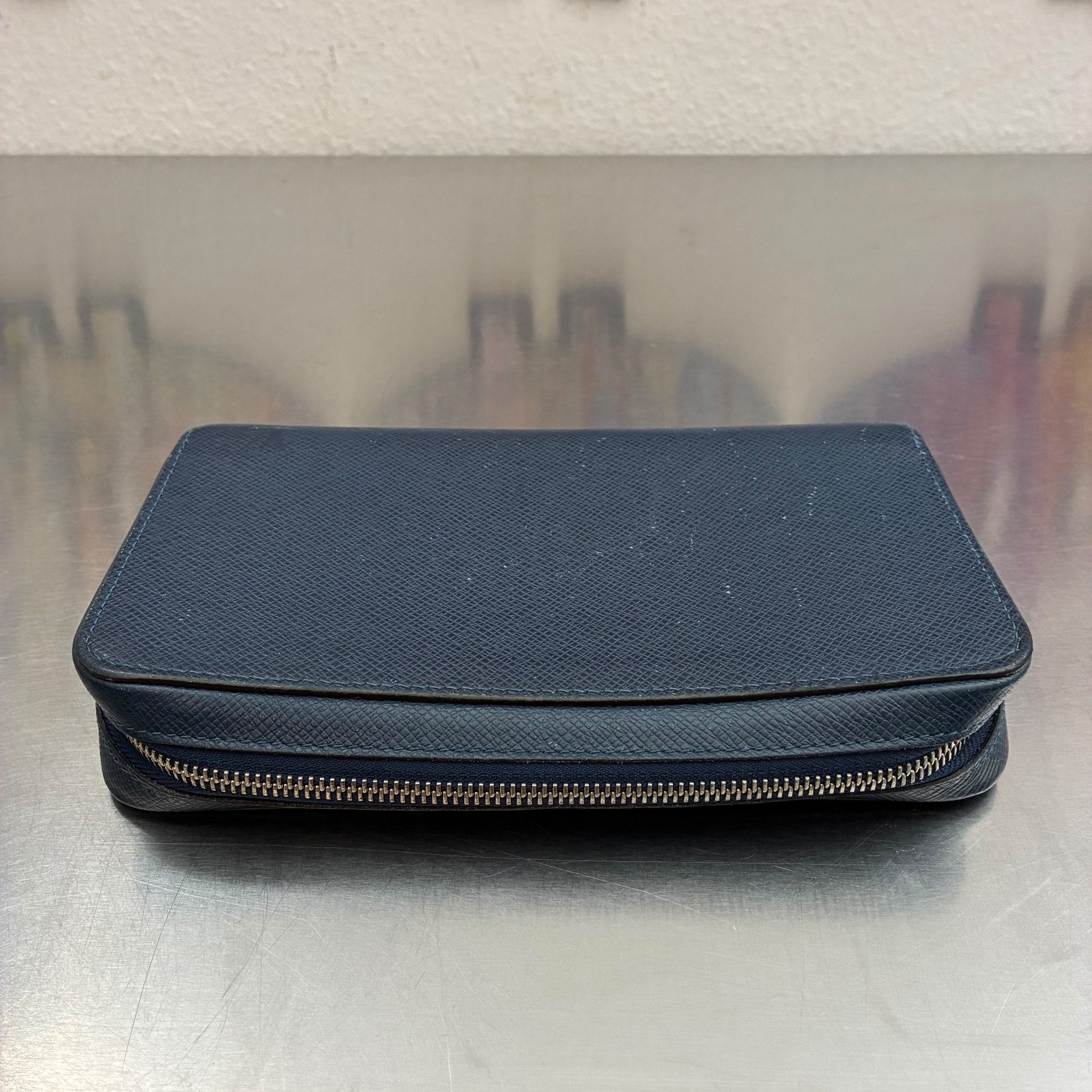 Louis Vuitton Zippy XL Taiga