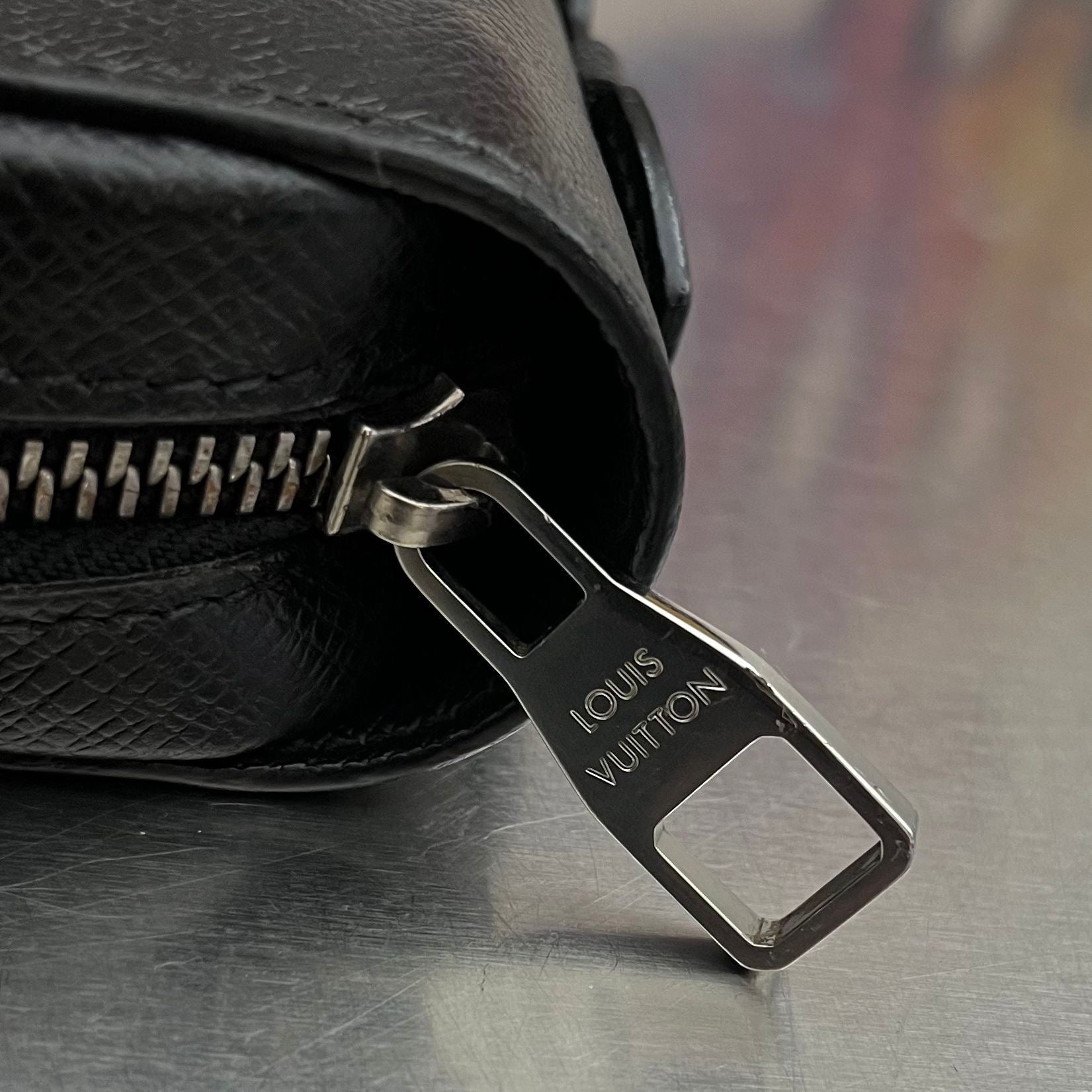 Louis Vuitton Zippy XL Taiga