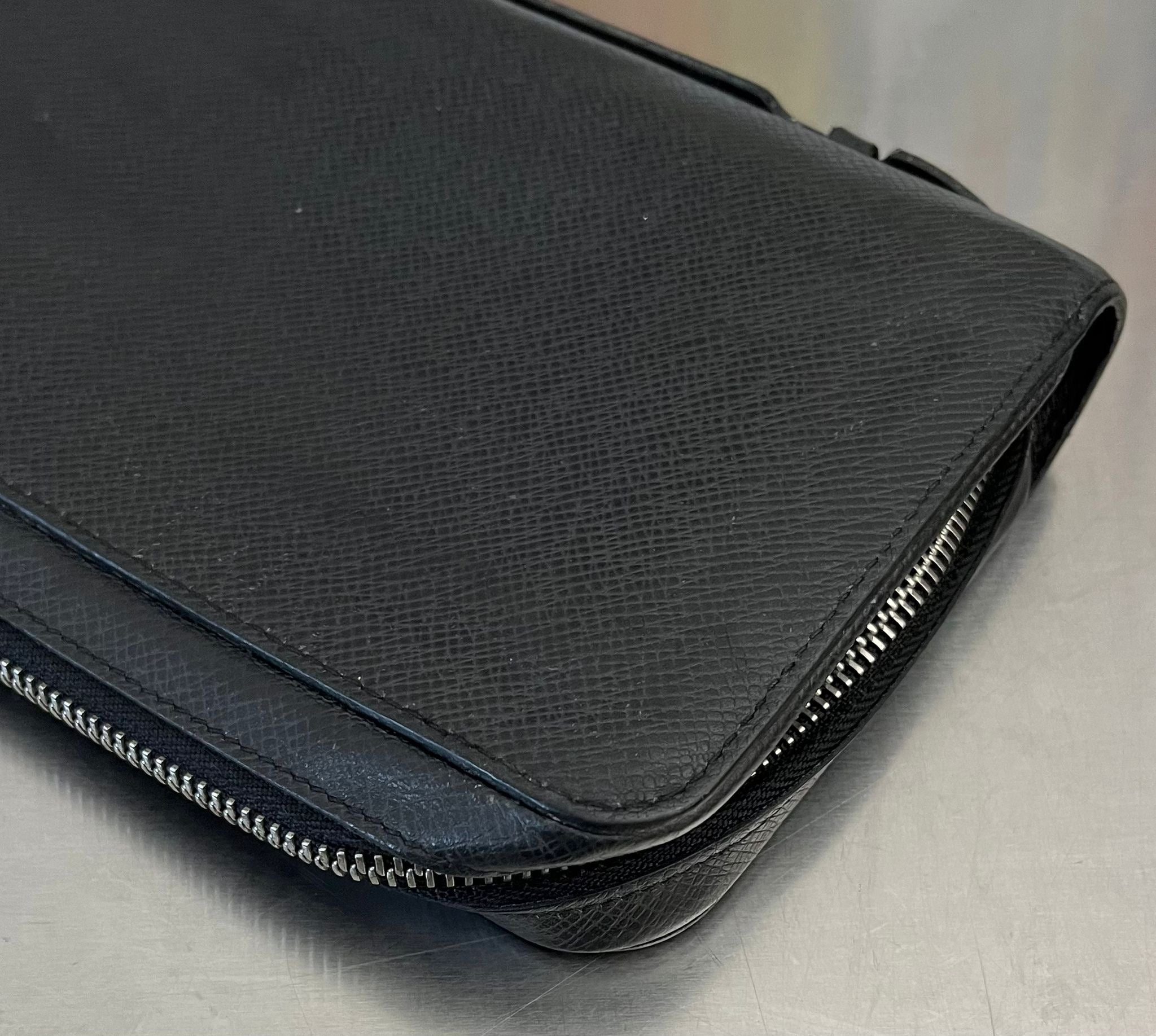 Louis Vuitton Zippy XL Taiga
