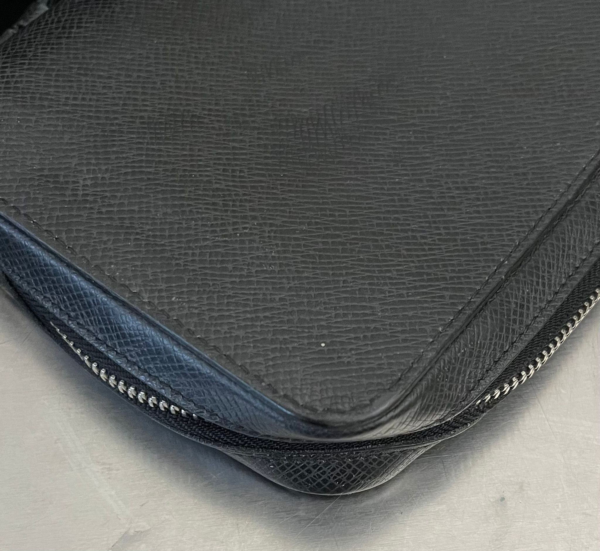 Louis Vuitton Zippy XL Taiga