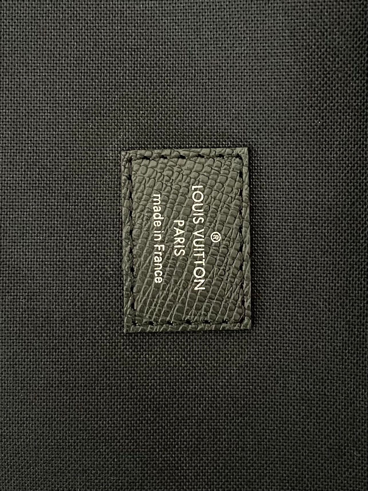 Louis Vuitton Overnight Taiga