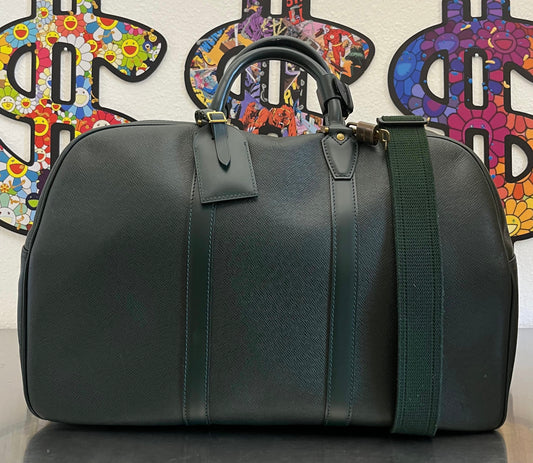 Louis Vuitton Kendall PM Taiga Leder