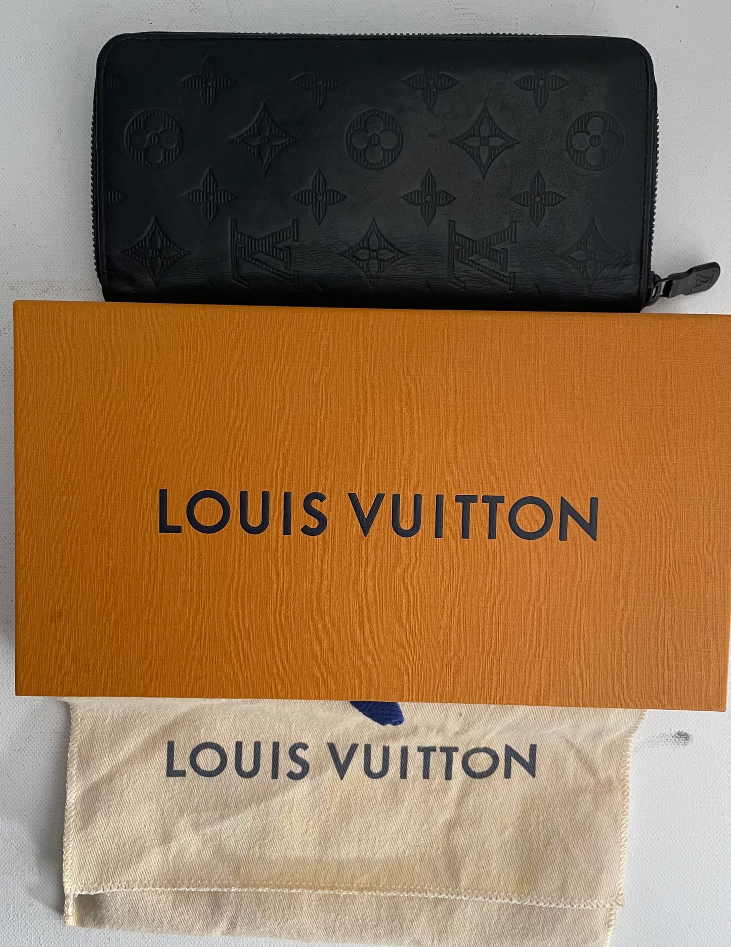 Louis Vuitton Zippy Vertical Shadow Leder