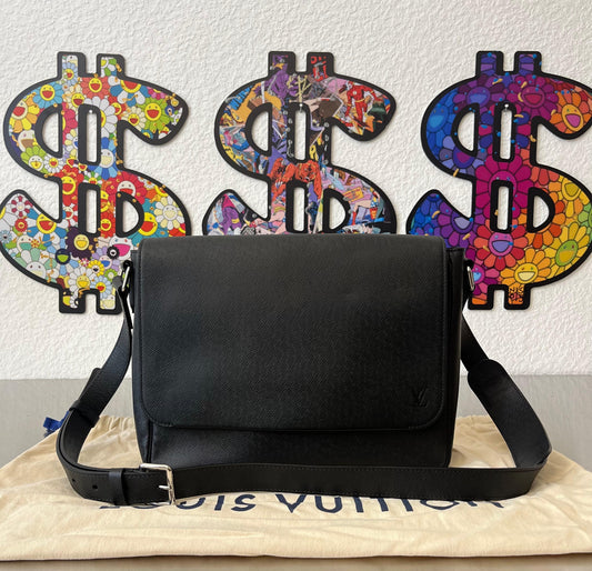 Louis Vuitton Roman MM Taiga Messenger