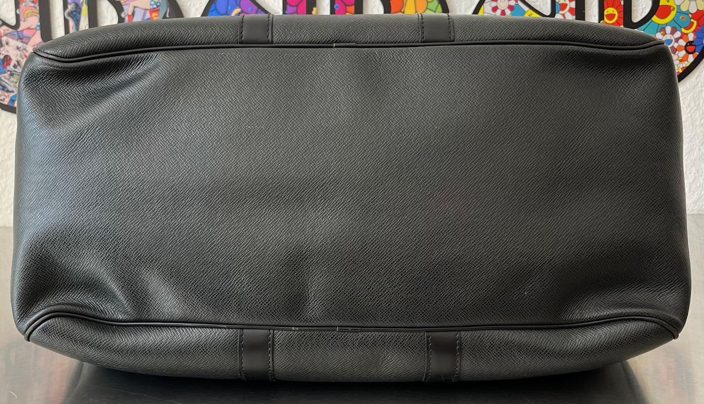 Louis Vuitton Kendall PM Taiga