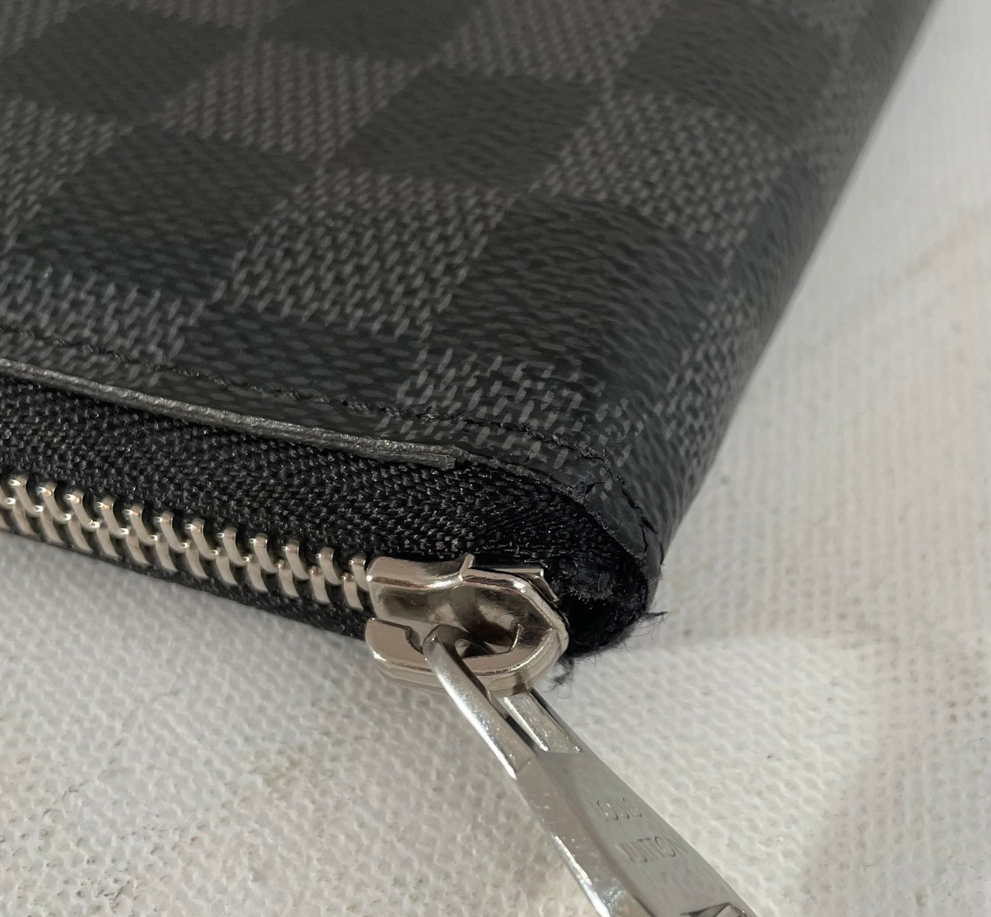 Louis Vuitton Zippy Vertical Geldbörse