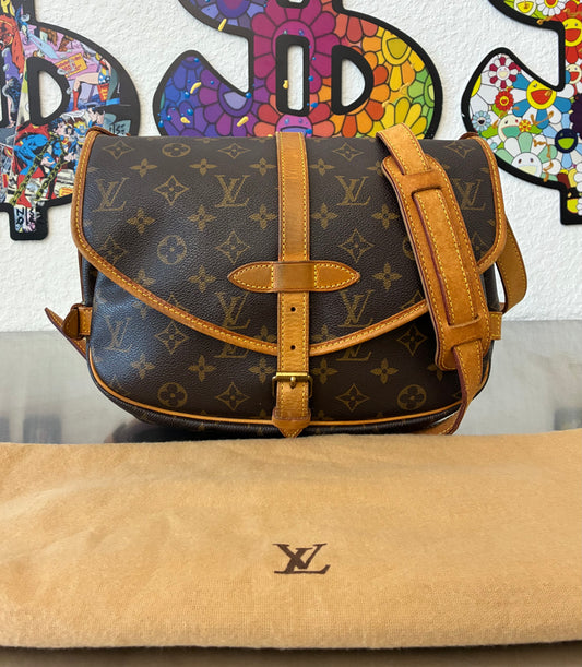 Louis Vuitton Saumur 30