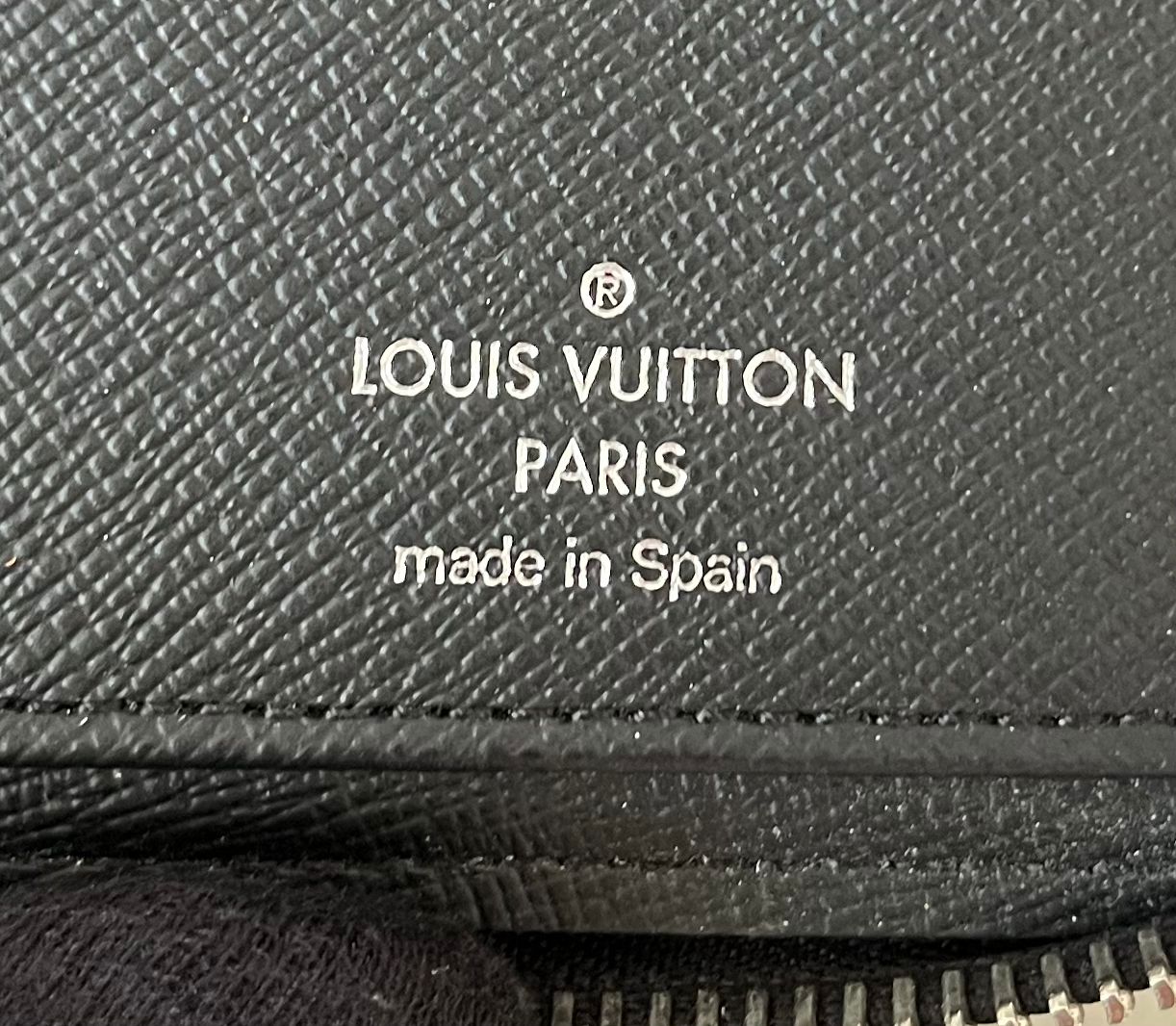 Louis Vuitton Zippy Vertical Damier