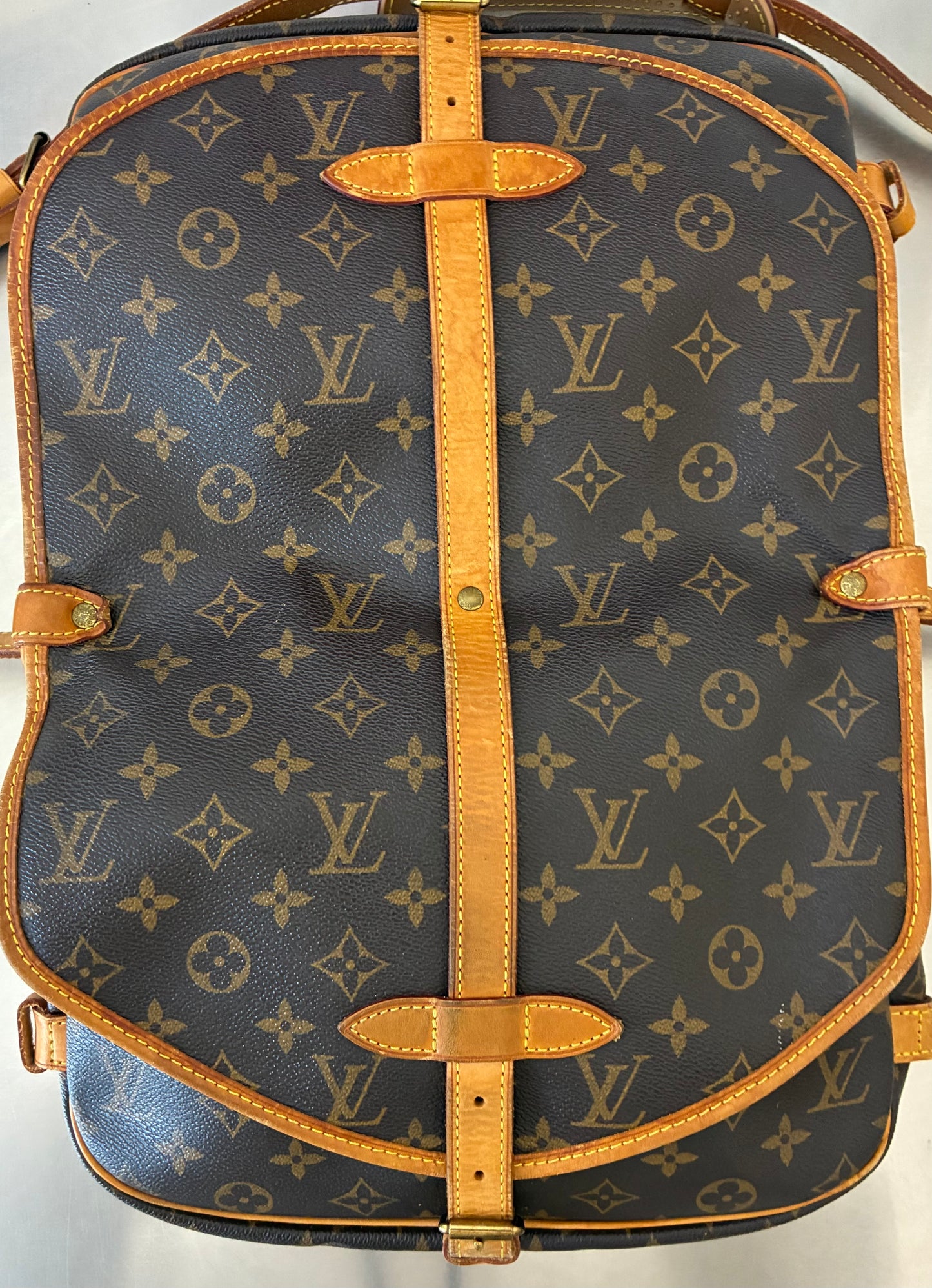 Louis Vuitton Saumur 30