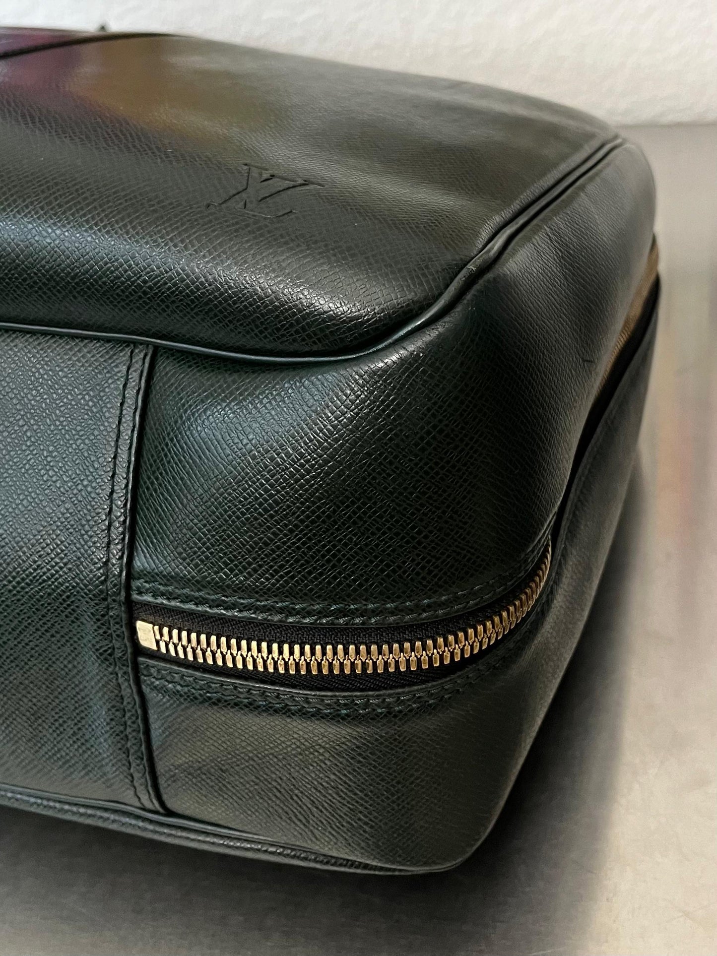 Louis Vuitton Helanga Taiga
