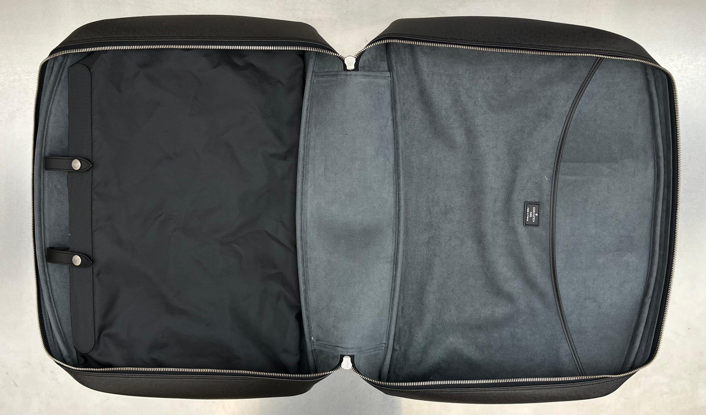 Louis Vuitton Helanga Taiga