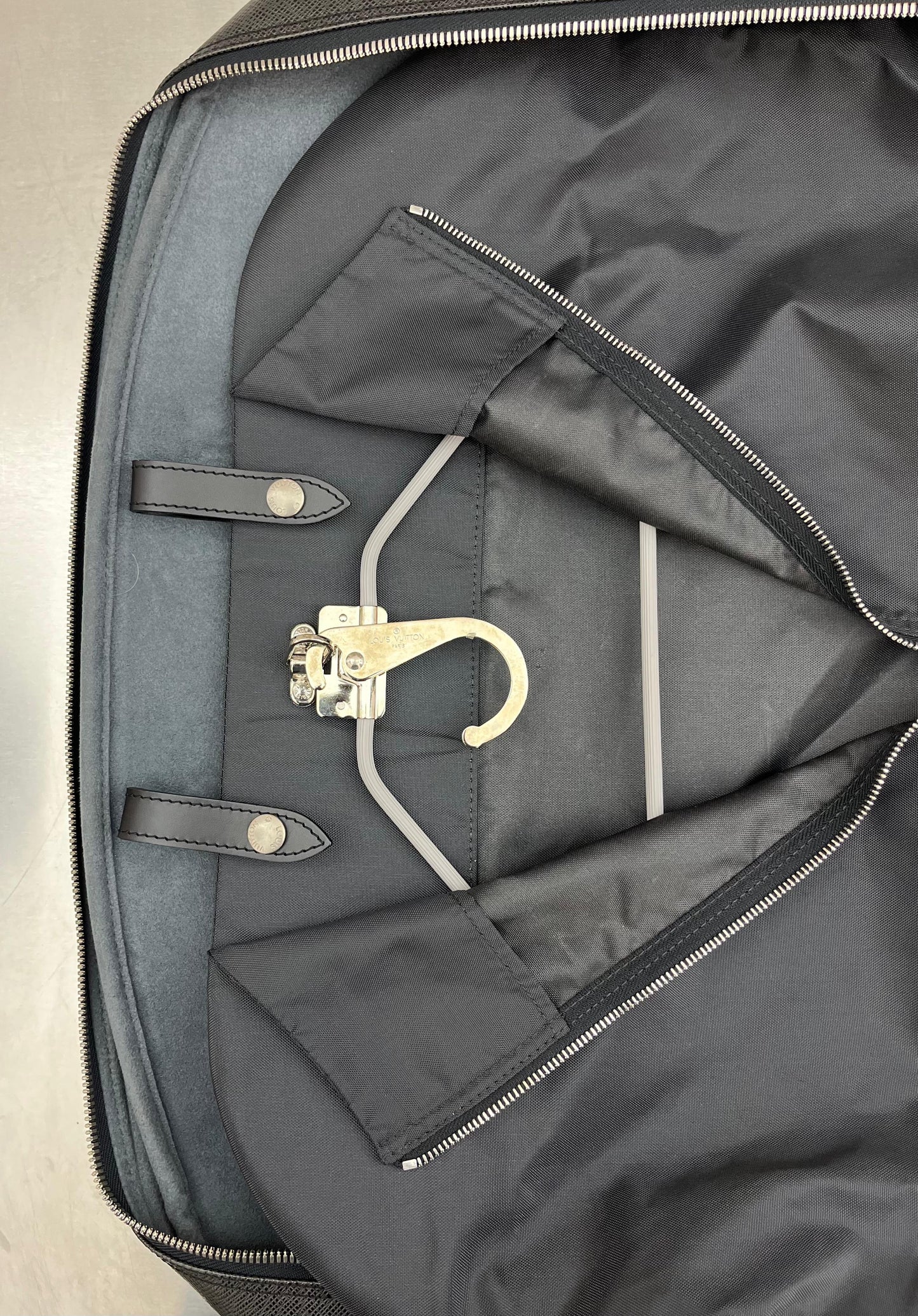 Louis Vuitton Helanga Taiga