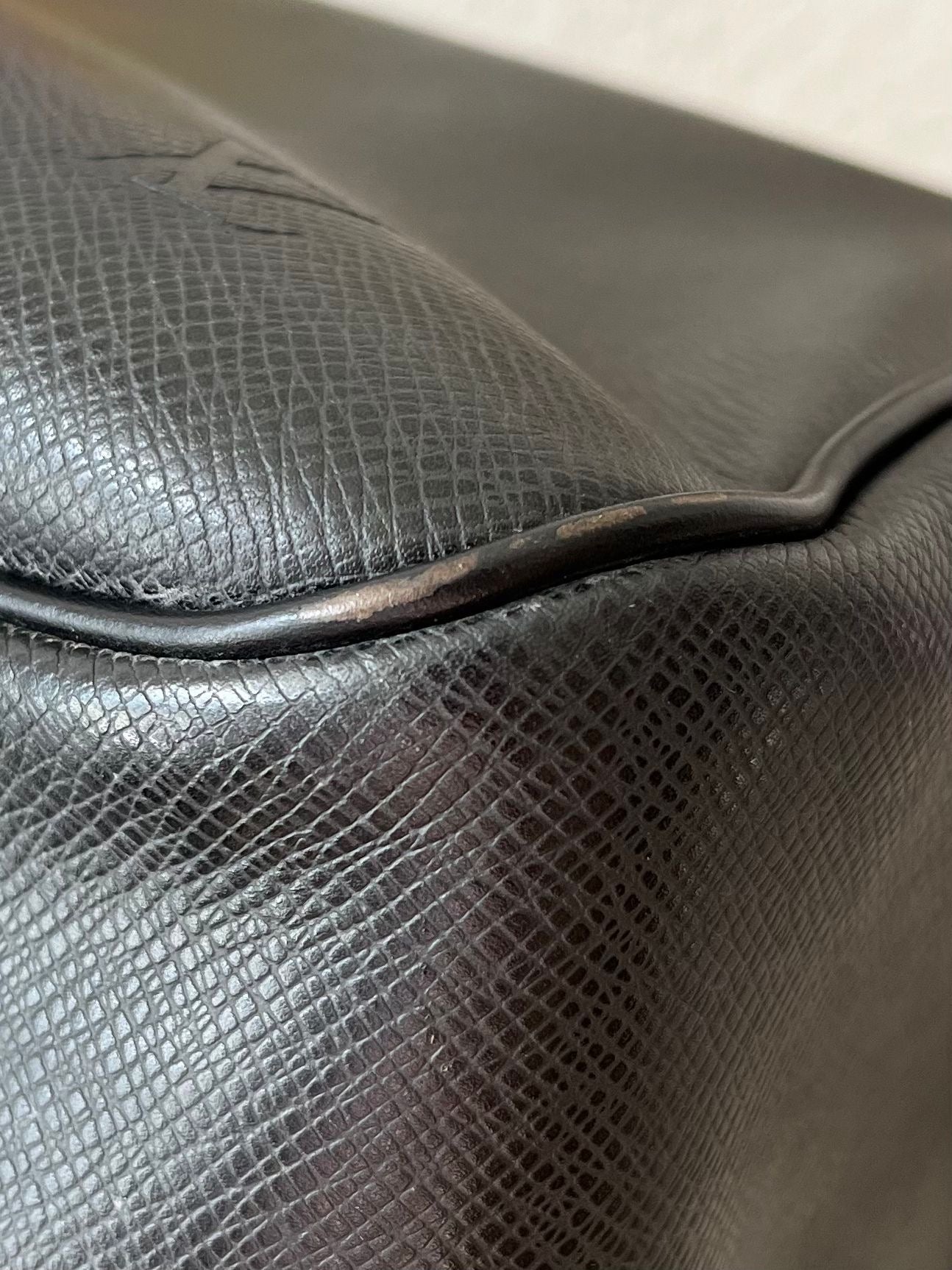 Louis Vuitton Kendall GM Taiga Leder