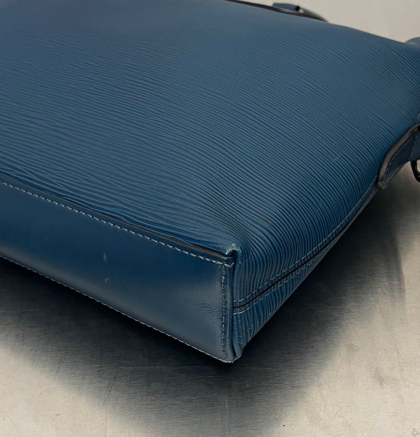 Louis Vuitton Porte Documents Jour Epi