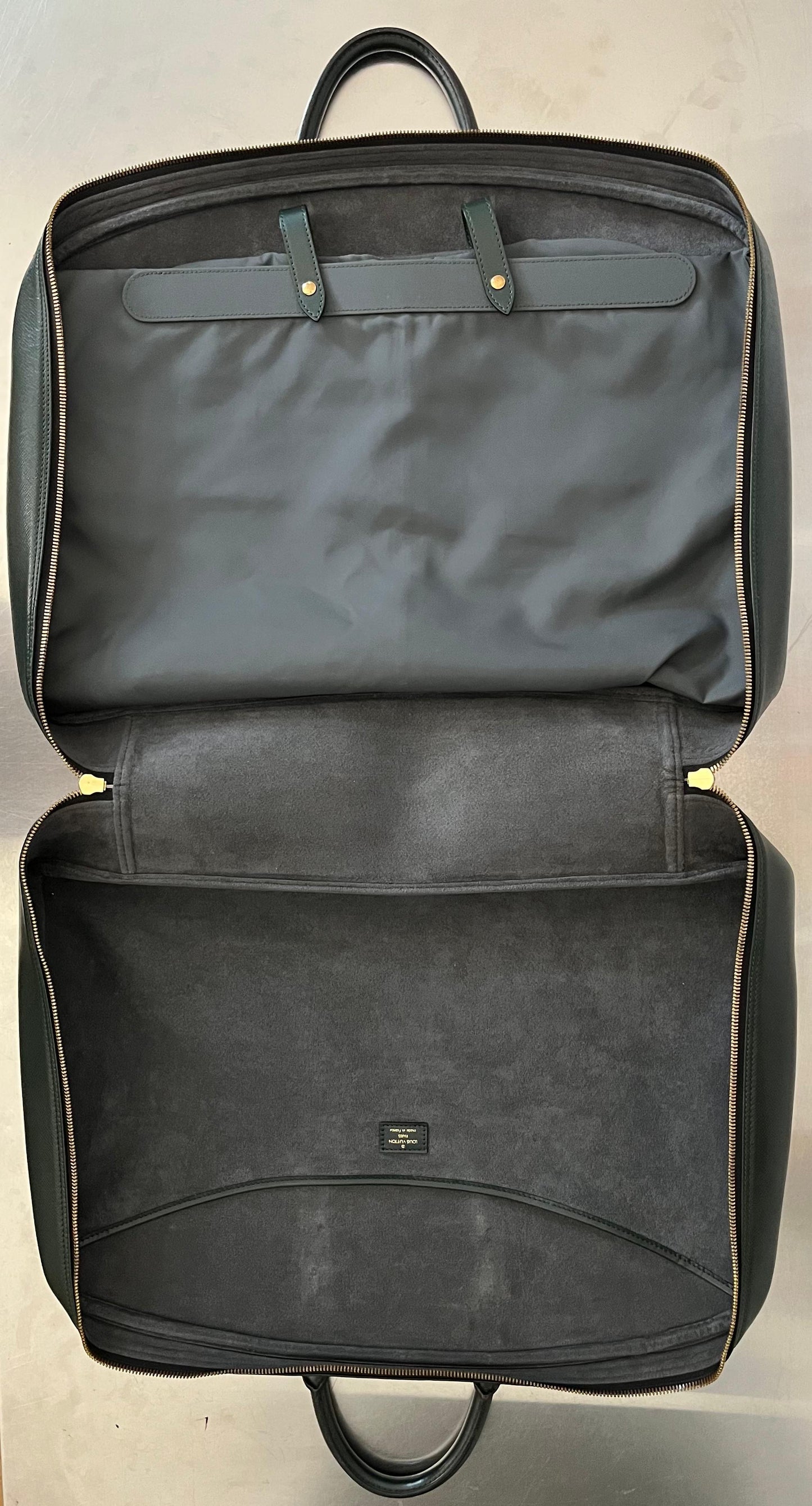 Louis Vuitton Helanga Taiga
