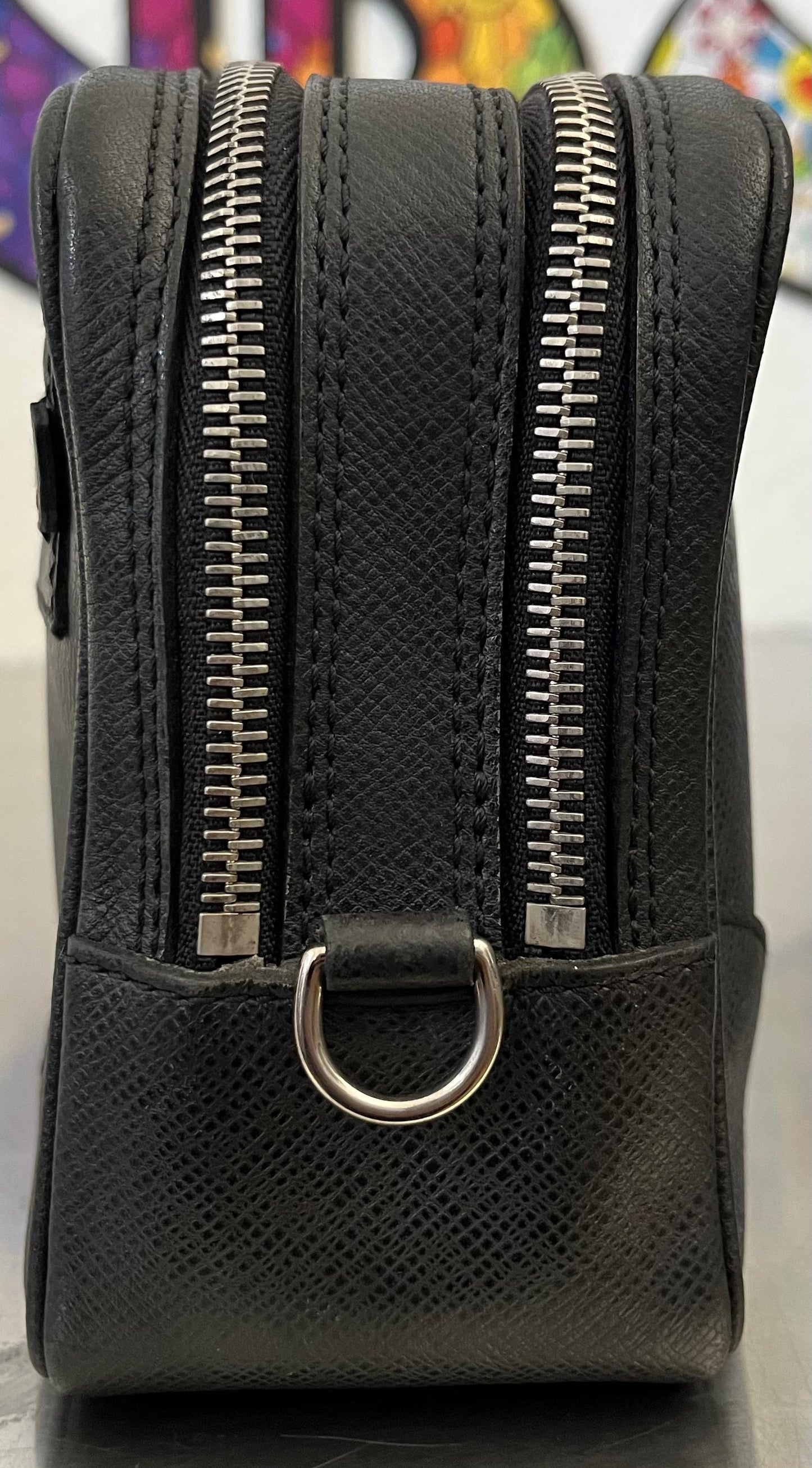 Louis Vuitton Pavel Taiga Leder