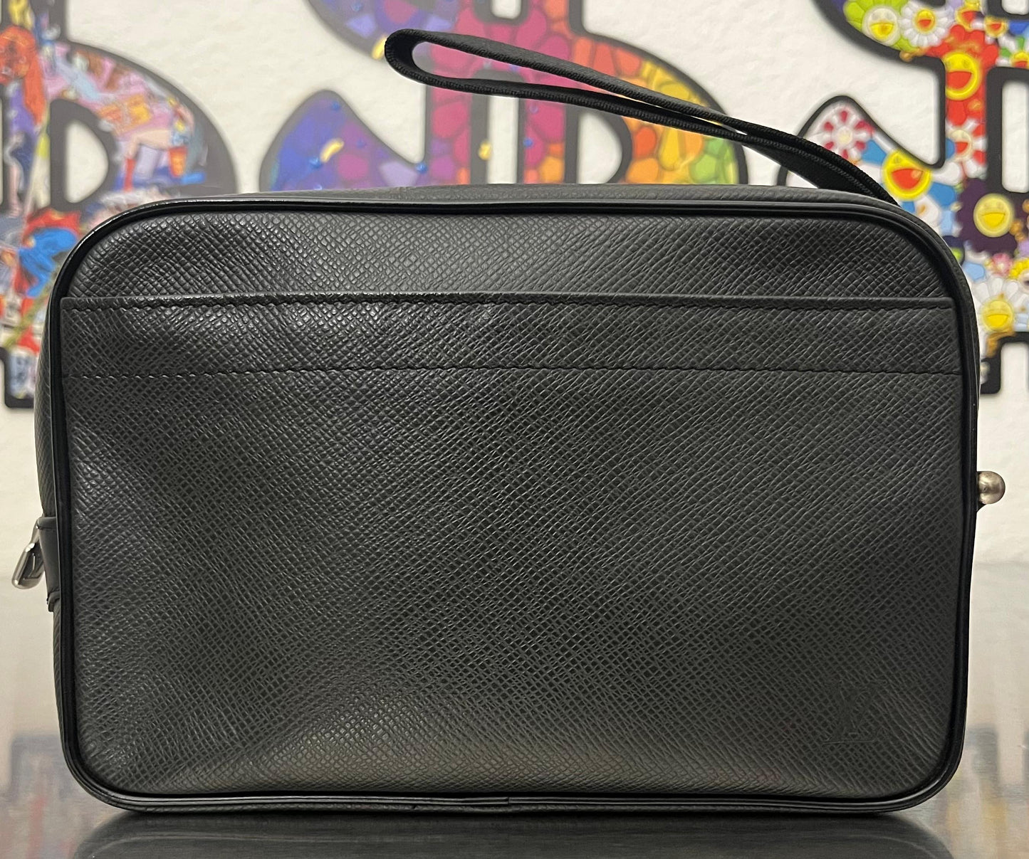 Louis Vuitton Karga Taiga Leder