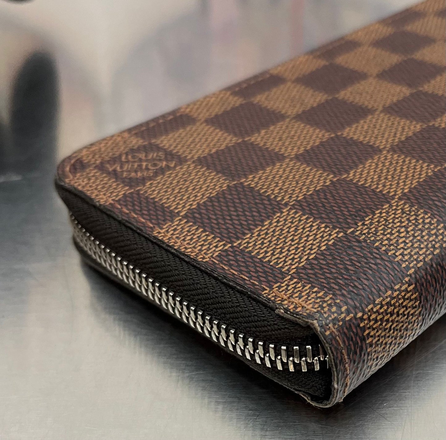 Louis Vuitton Zippy Vertical Damier