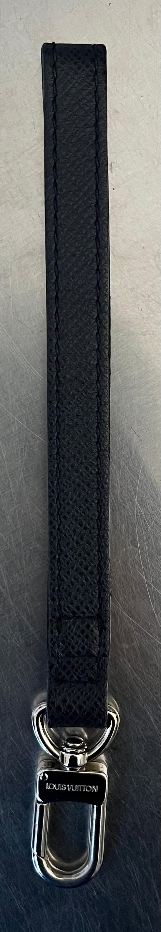 Louis Vuitton Pavel Taiga Leder