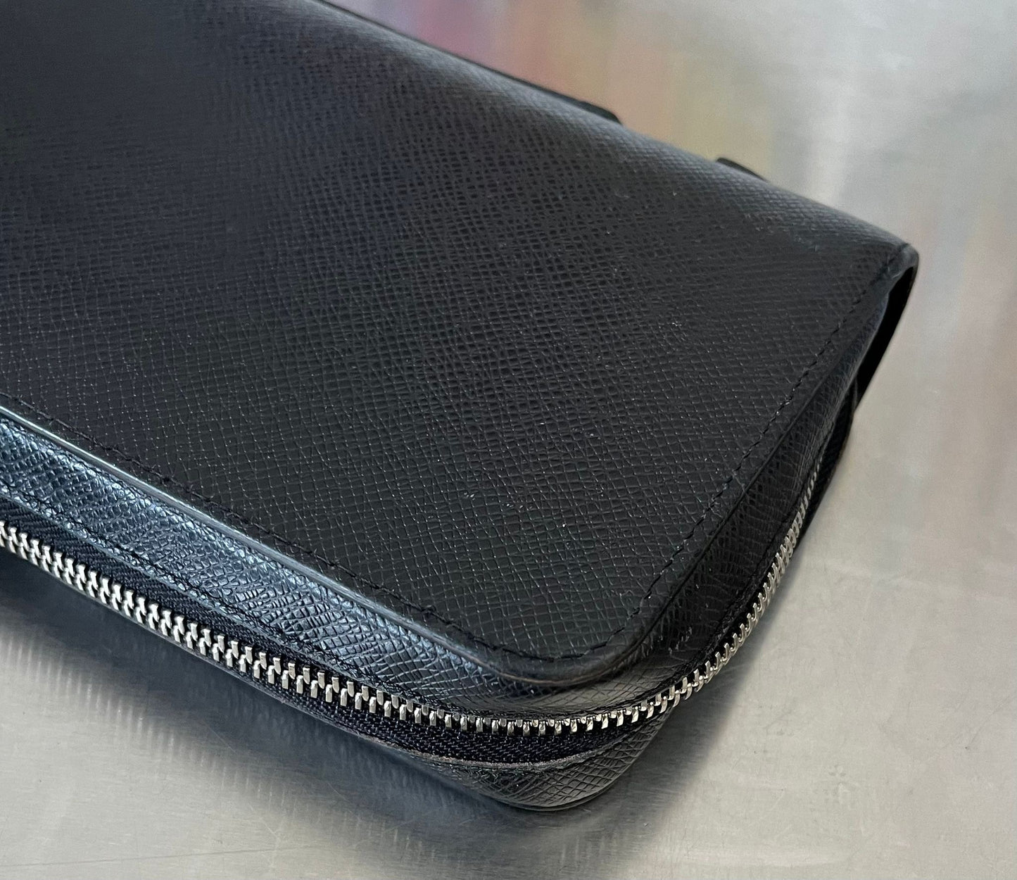 Louis Vuitton Zippy XL Taiga