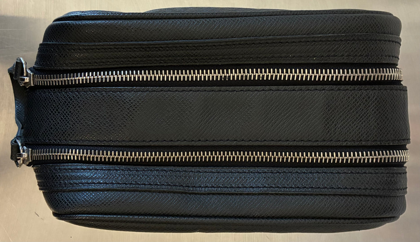 Louis Vuitton Trousse Ivan Taiga