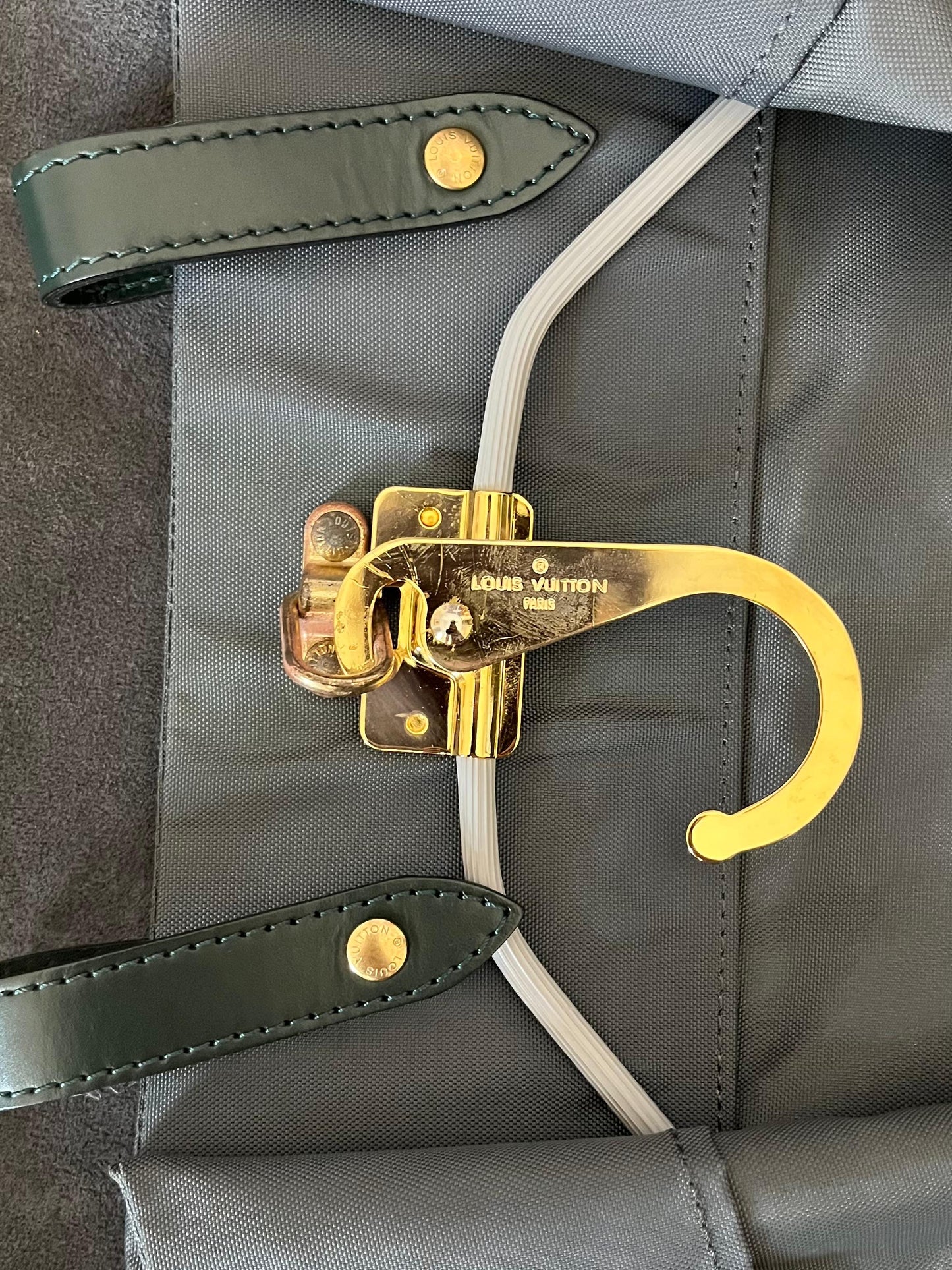 Louis Vuitton Helanga Taiga