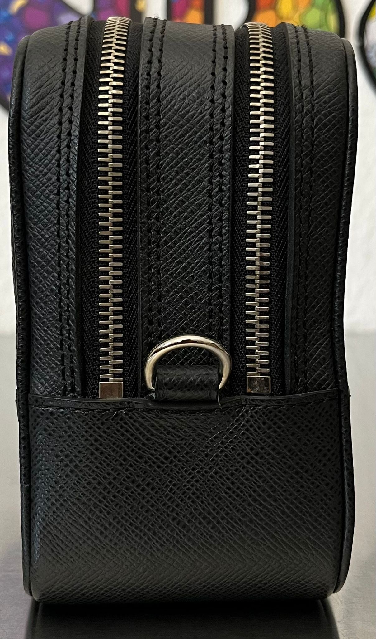 Louis Vuitton Pavel Taiga Leder