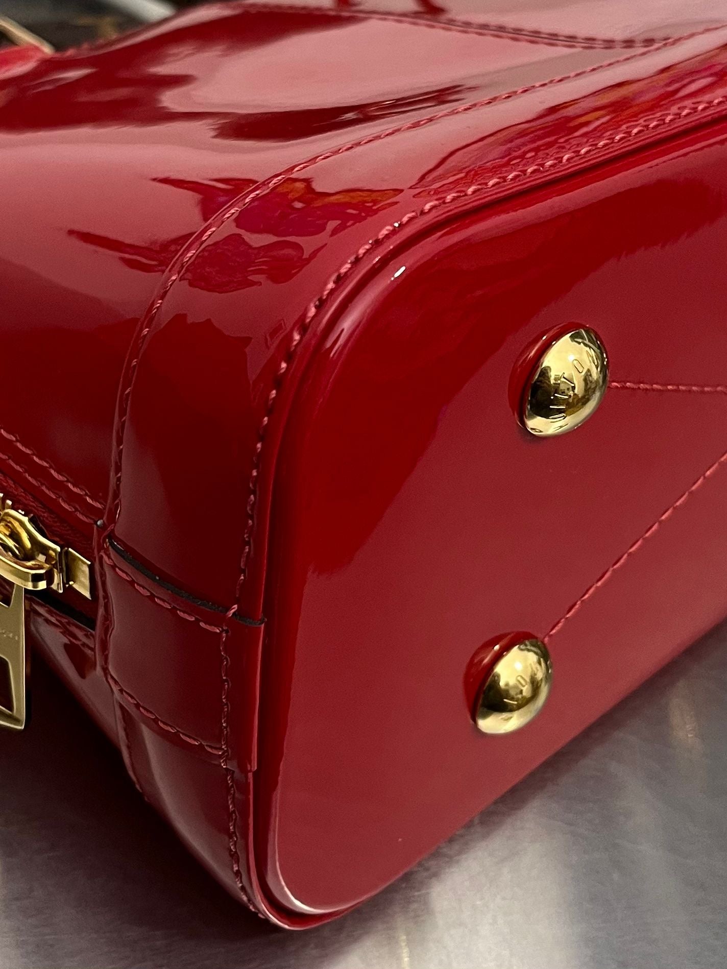 Louis Vuitton Alma BB Vernis Miroir Rot