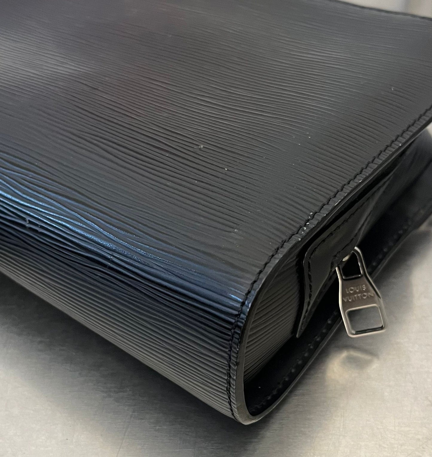 Louis Vuitton Hoche Epi