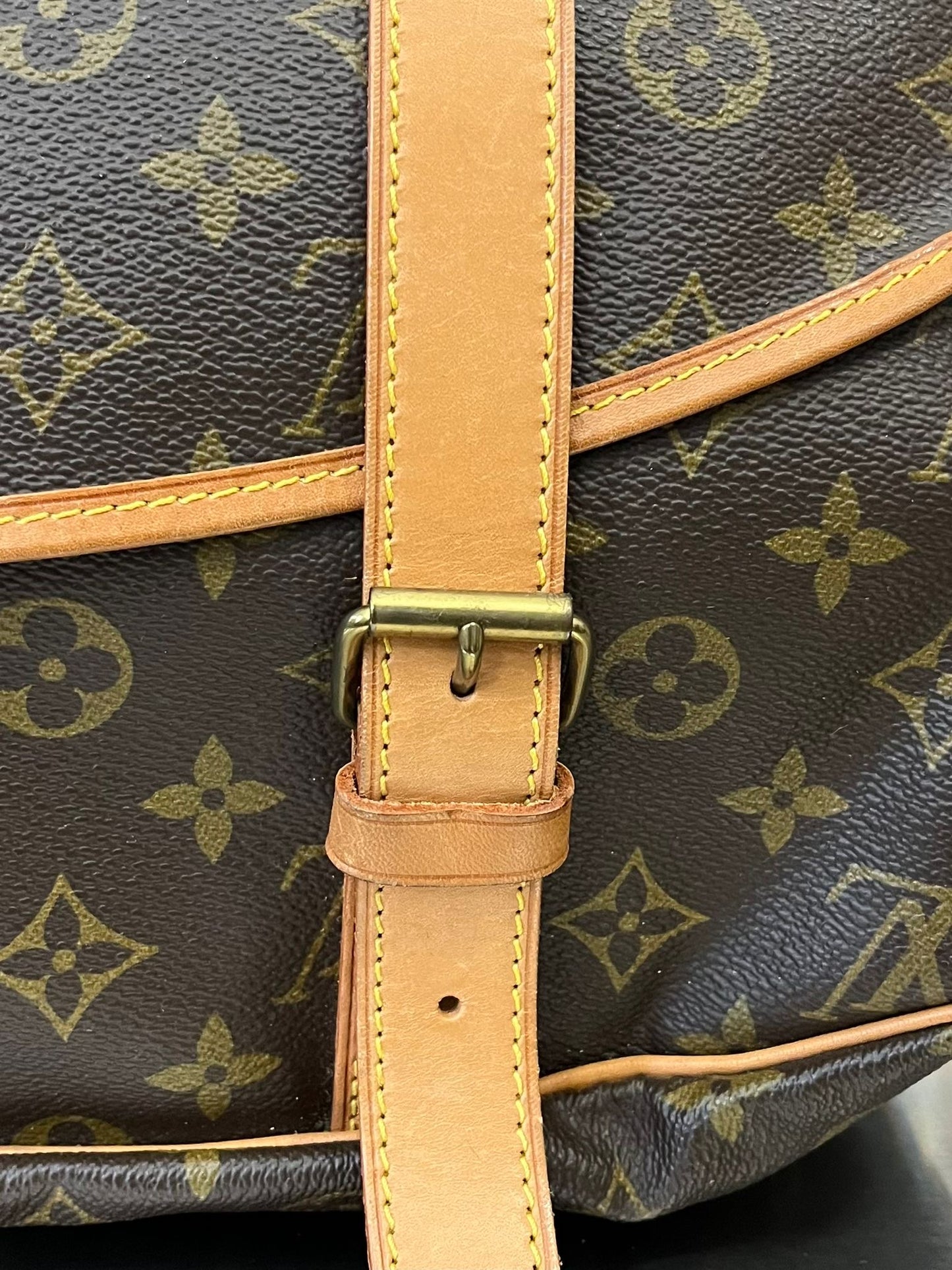 Louis Vuitton Saumur 43