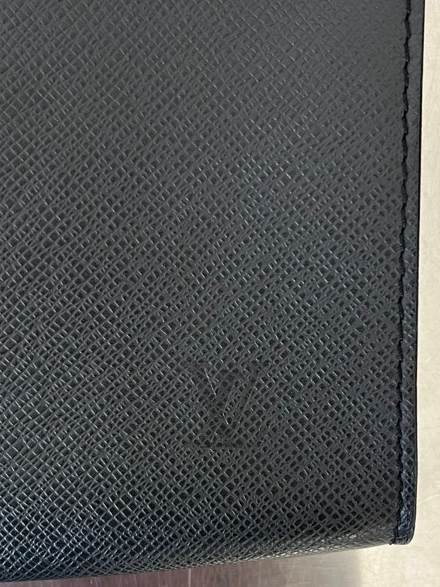 Louis Vuitton Porte Documents Minuto Taiga