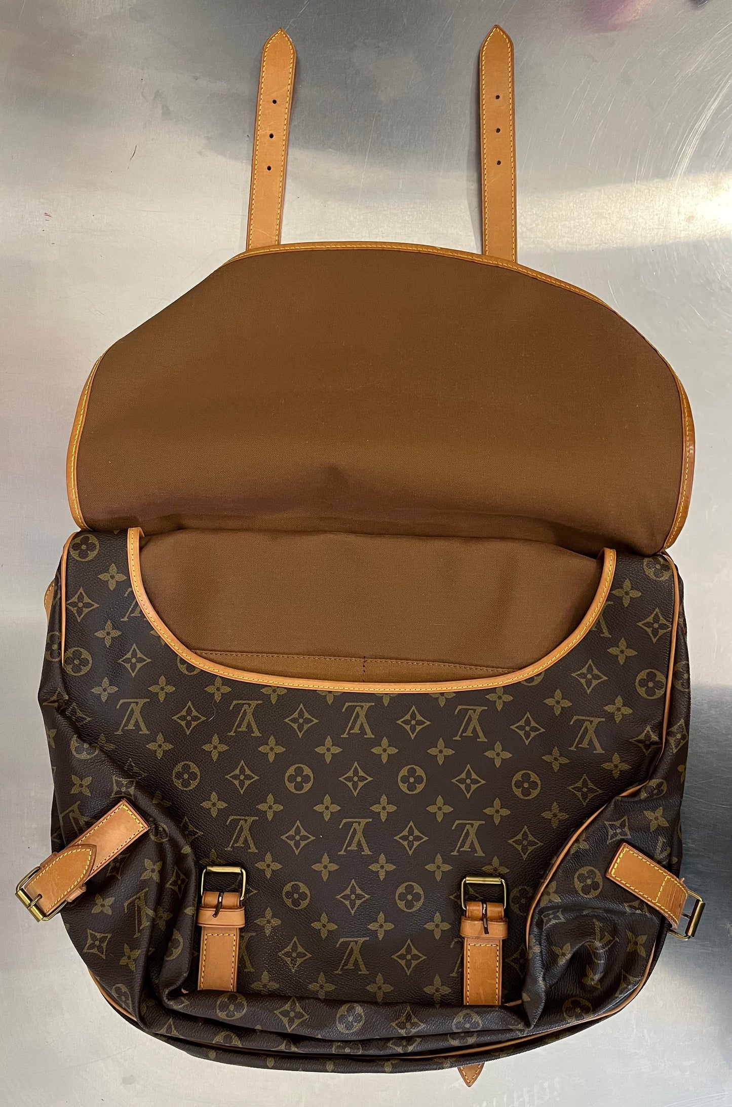 Louis Vuitton Saumur 43
