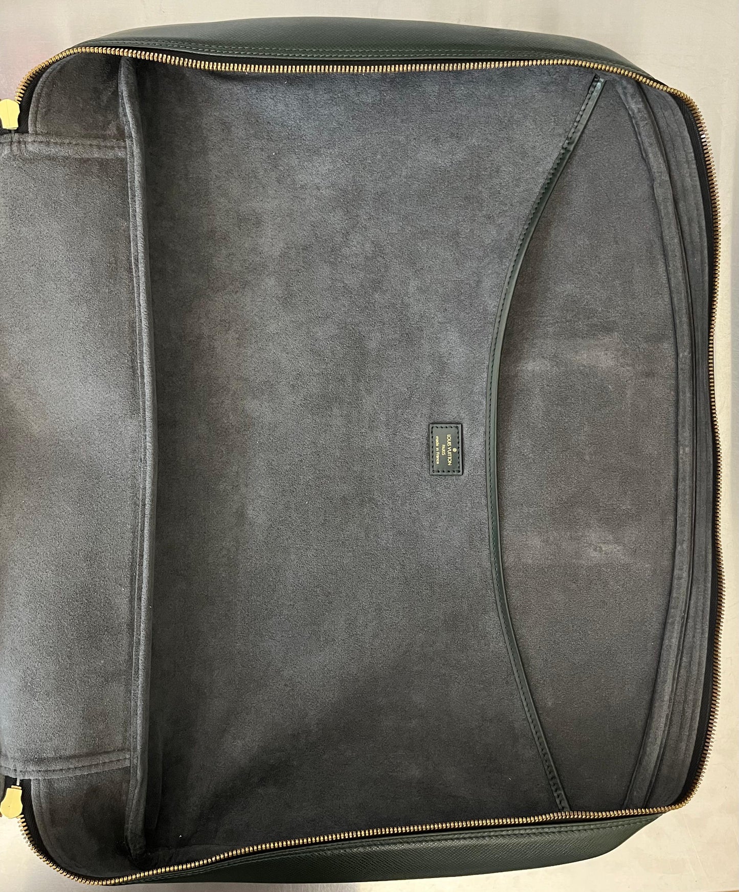 Louis Vuitton Helanga Taiga