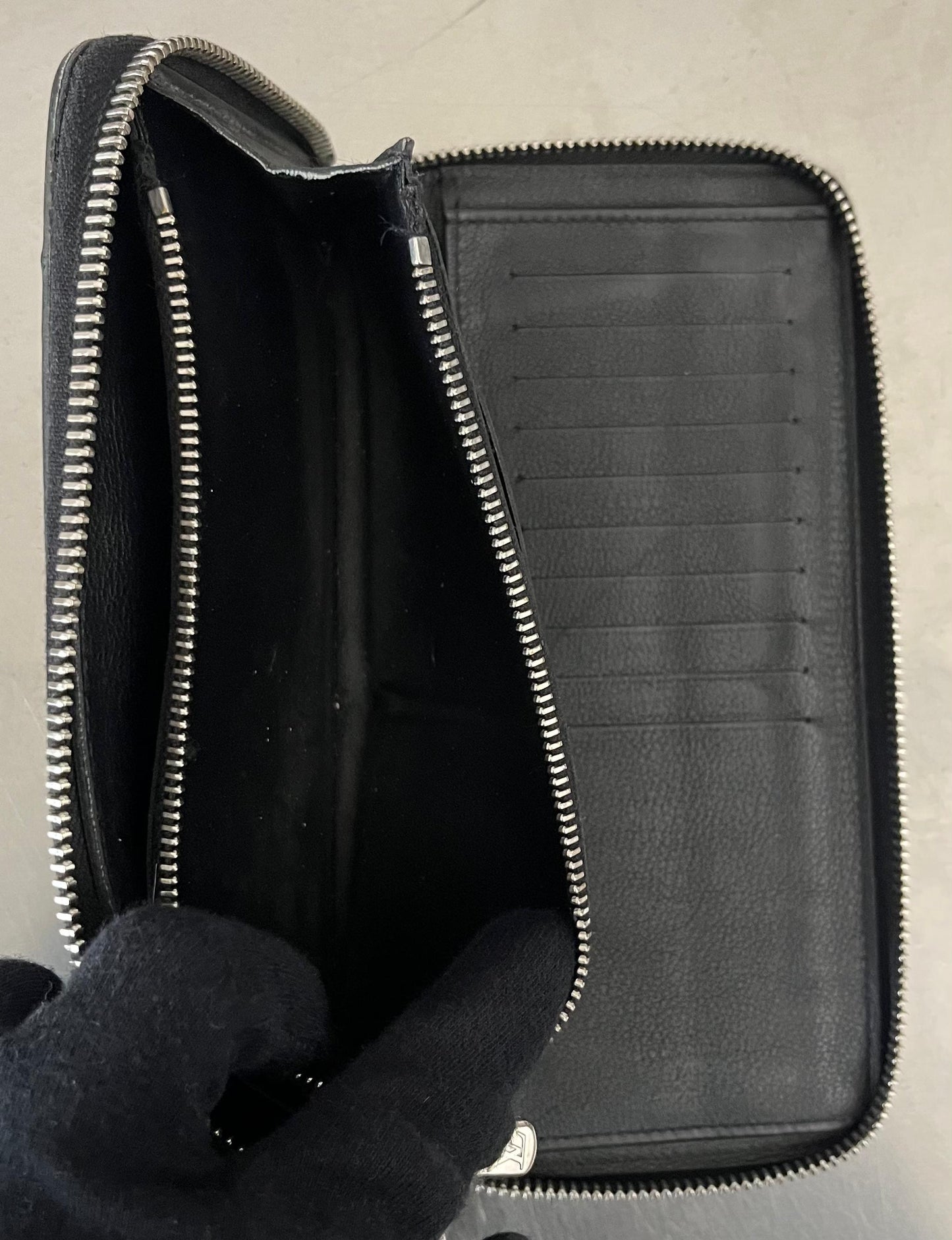 Louis Vuitton Zippy Vertical Taurillon Leder