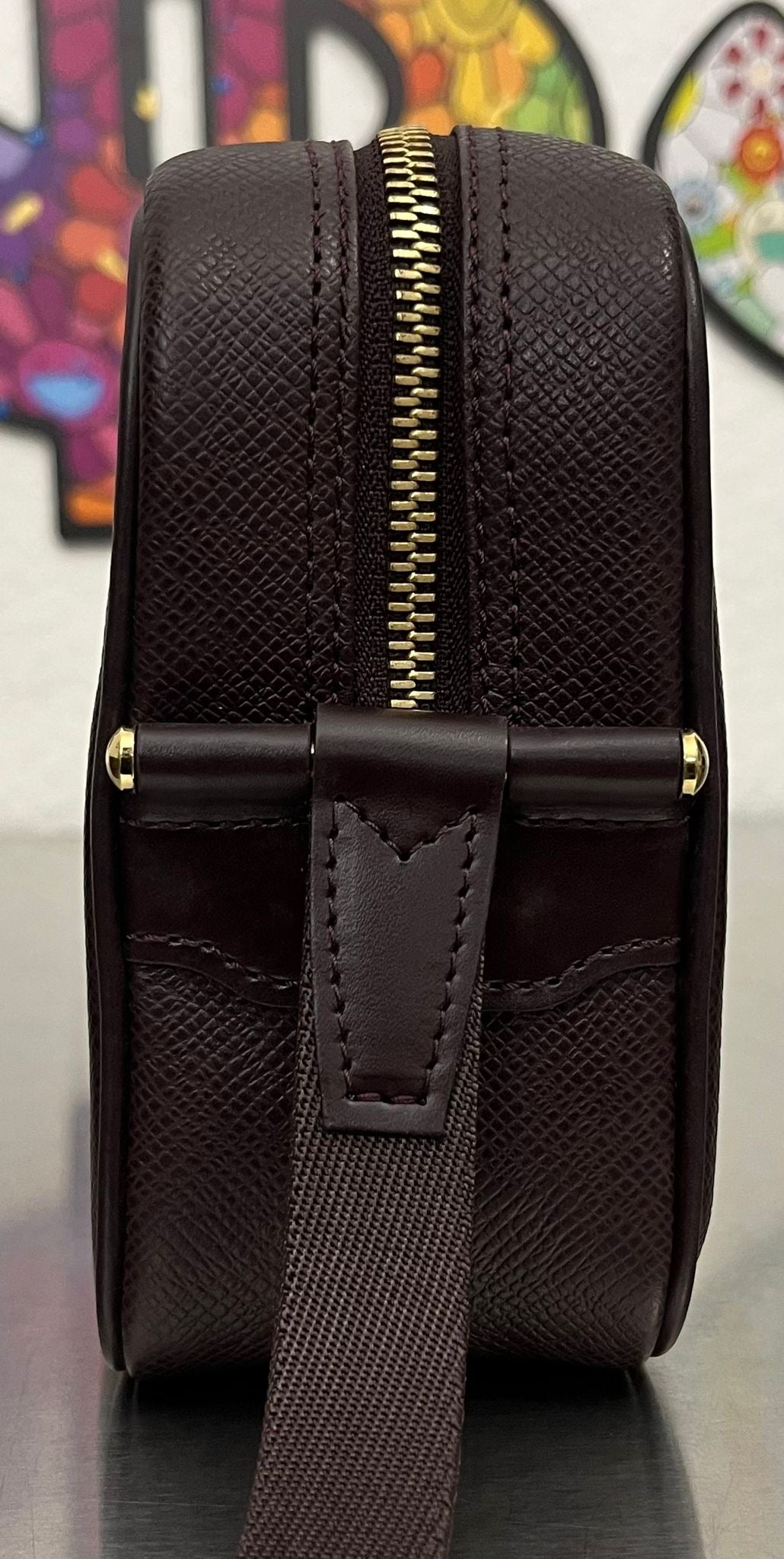 Louis Vuitton Karga Taiga Leder