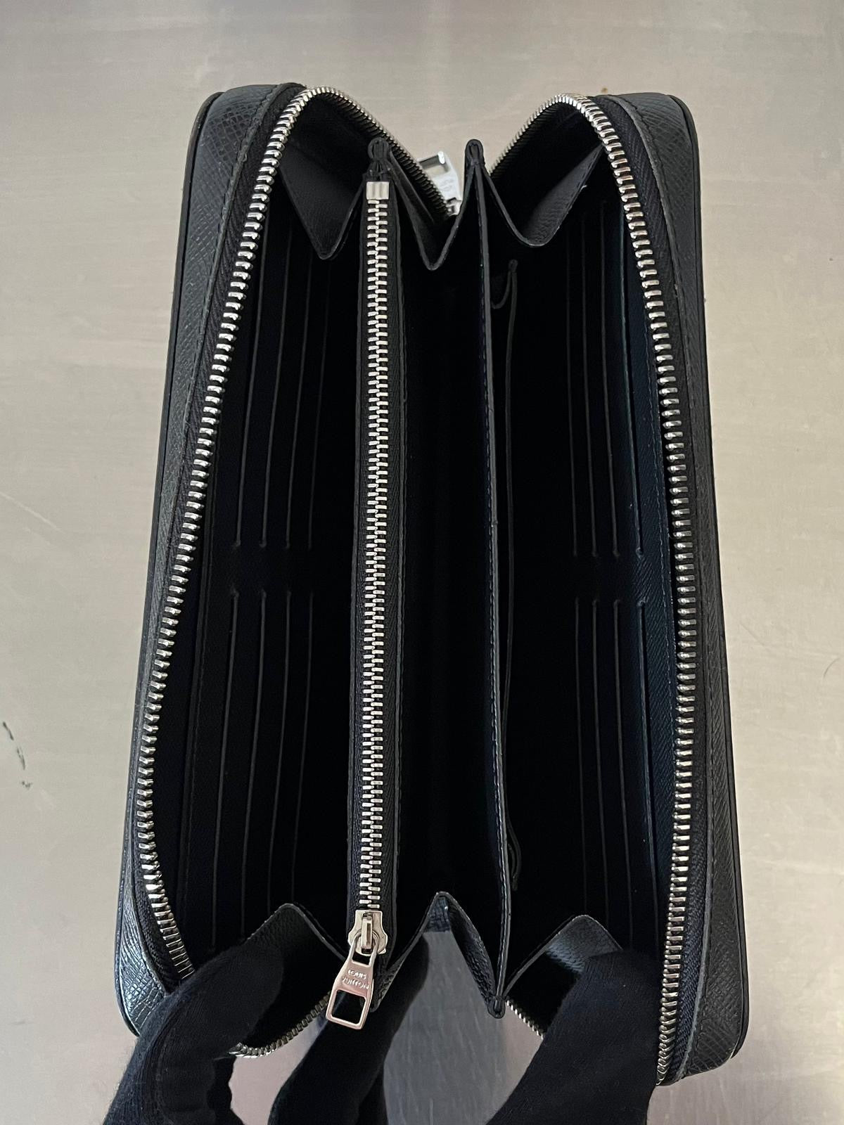 Louis Vuitton Zippy XL Taiga