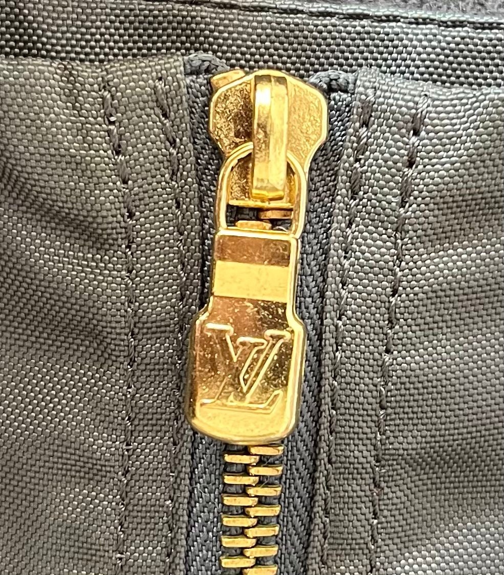 Louis Vuitton Helanga Taiga