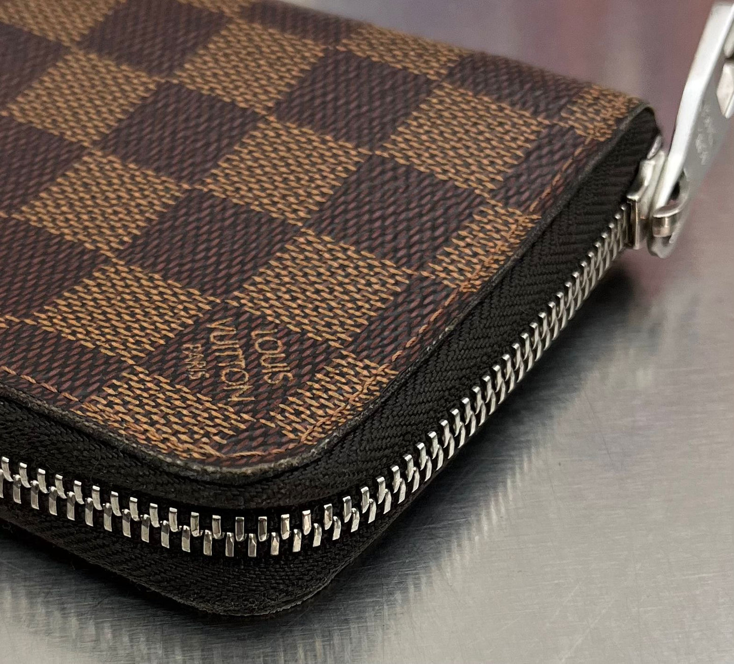 Louis Vuitton Zippy Vertical Damier