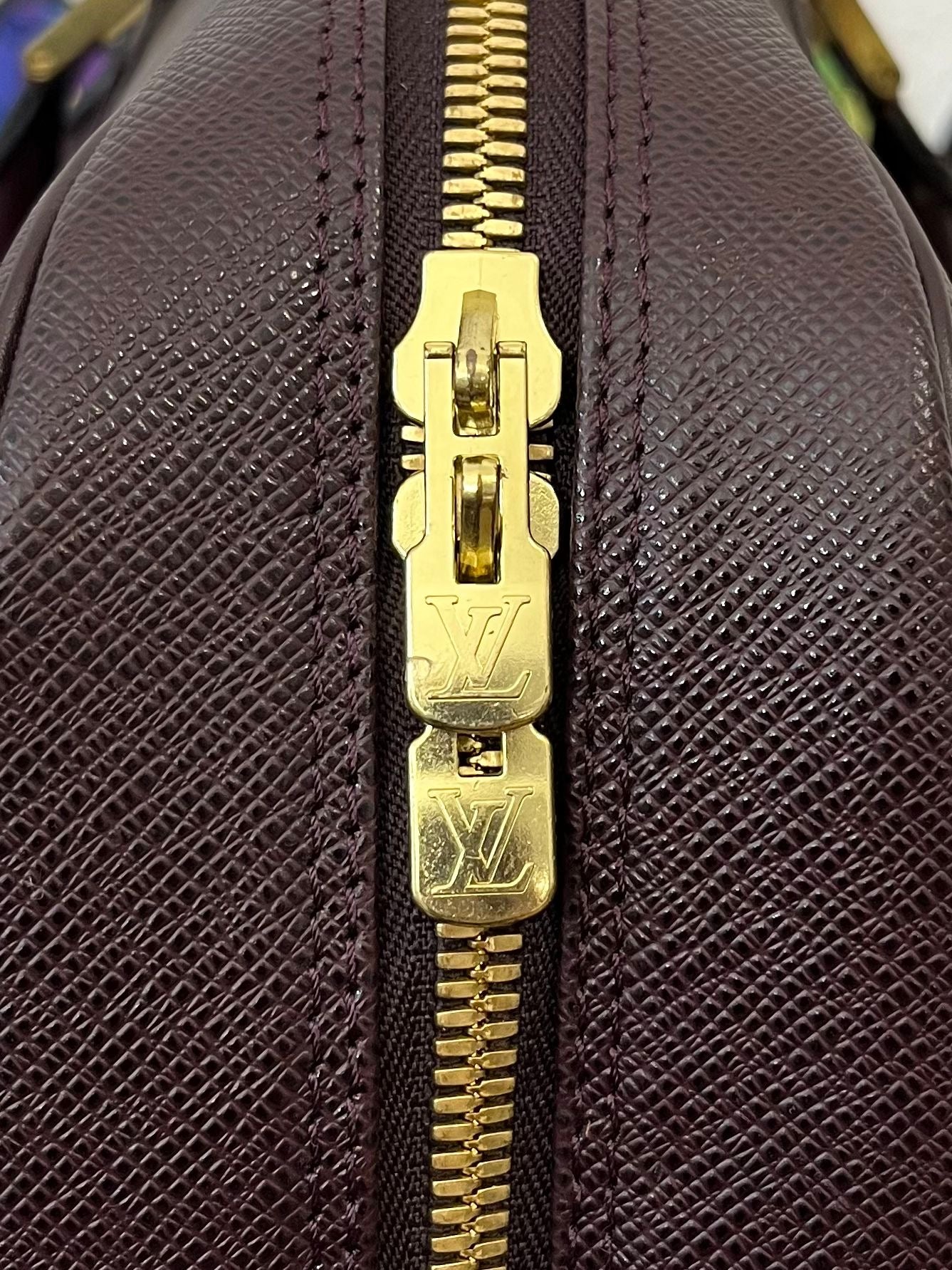 Louis Vuitton Helanga Taiga