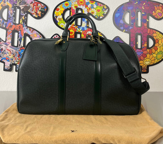 Louis Vuitton Kendall PM Taiga Leder