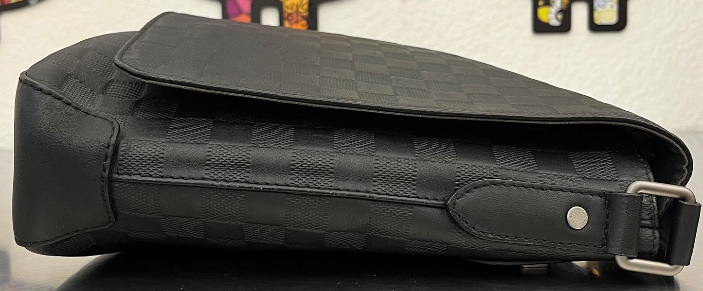 Louis Vuitton District Infini Leder