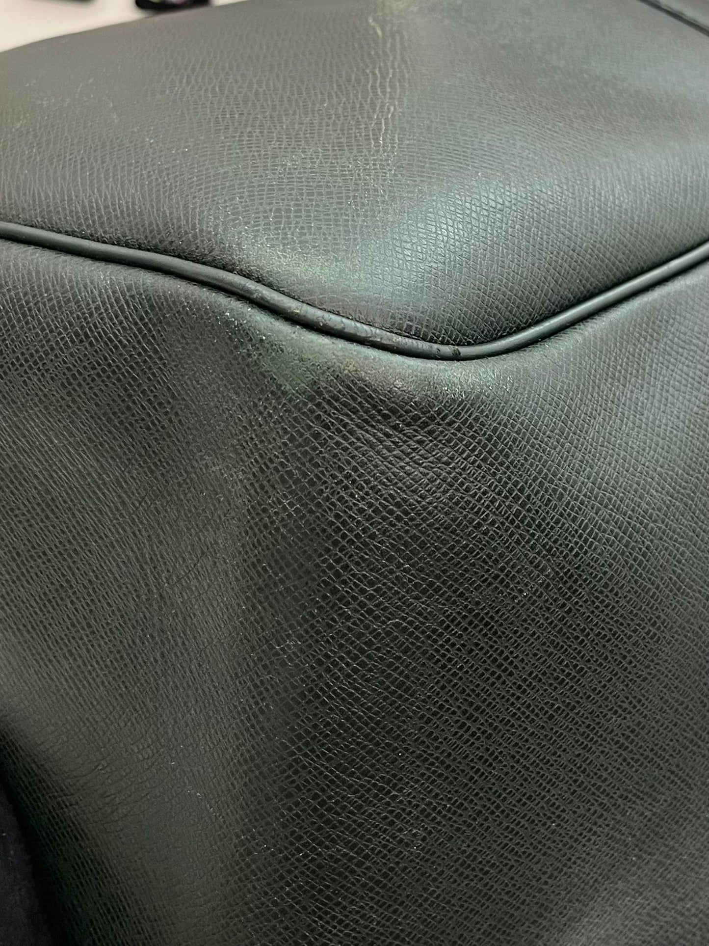 Louis Vuitton Kendall GM Taiga