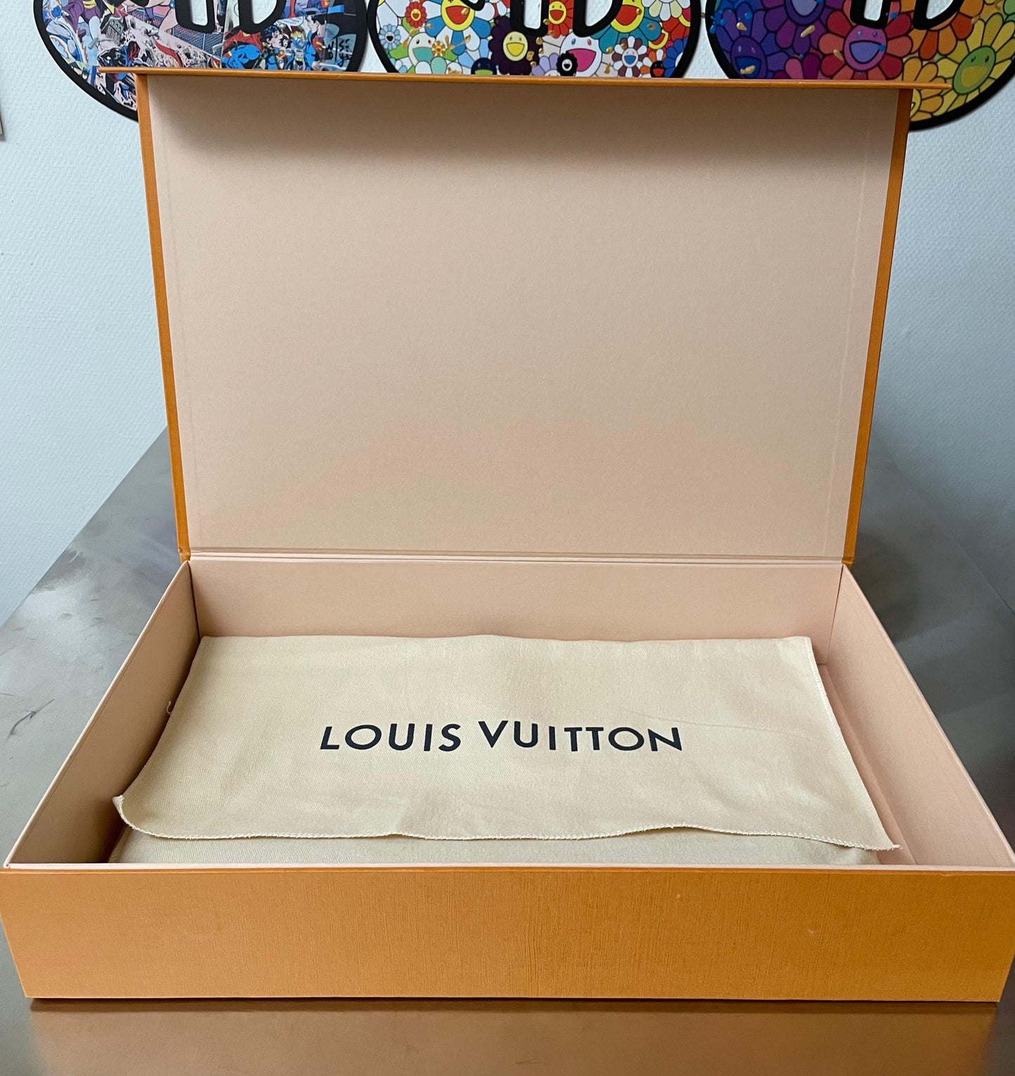 Louis Vuitton Shadow Pochette Discovery GM Leder