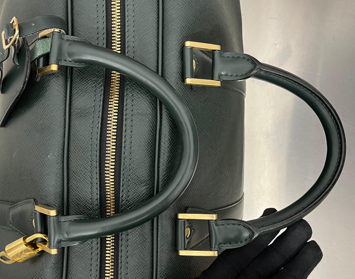Louis Vuitton Kendall GM Taiga Leder